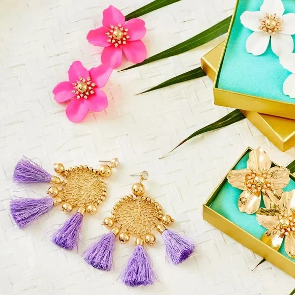 LILLY PULITZER Sea Dreamer Earrings Lillys Lilac Gold Dreamcatcher Pierced Studs - Picture 4 of 8